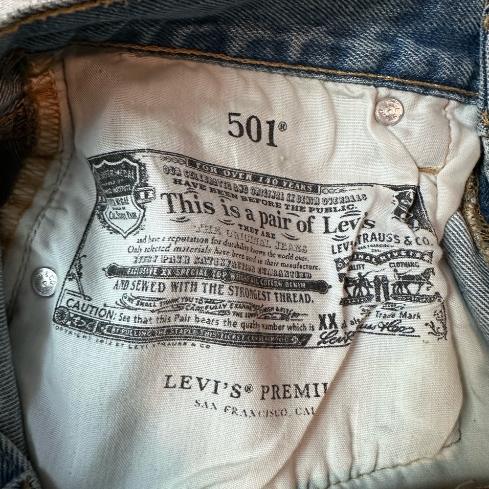 Levi’s Distressed Denim Blue Shorts - Picture 5 of 6